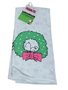 PEANUTS 2 Pack Hand Kitchen Towels Christmas Snoopy Wreath Snowflakes Bow